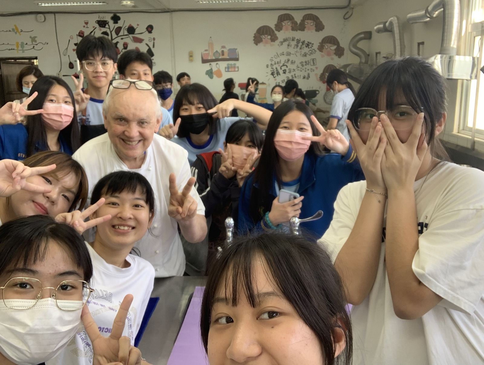 Chef Dereke與前鎮高中的同學們