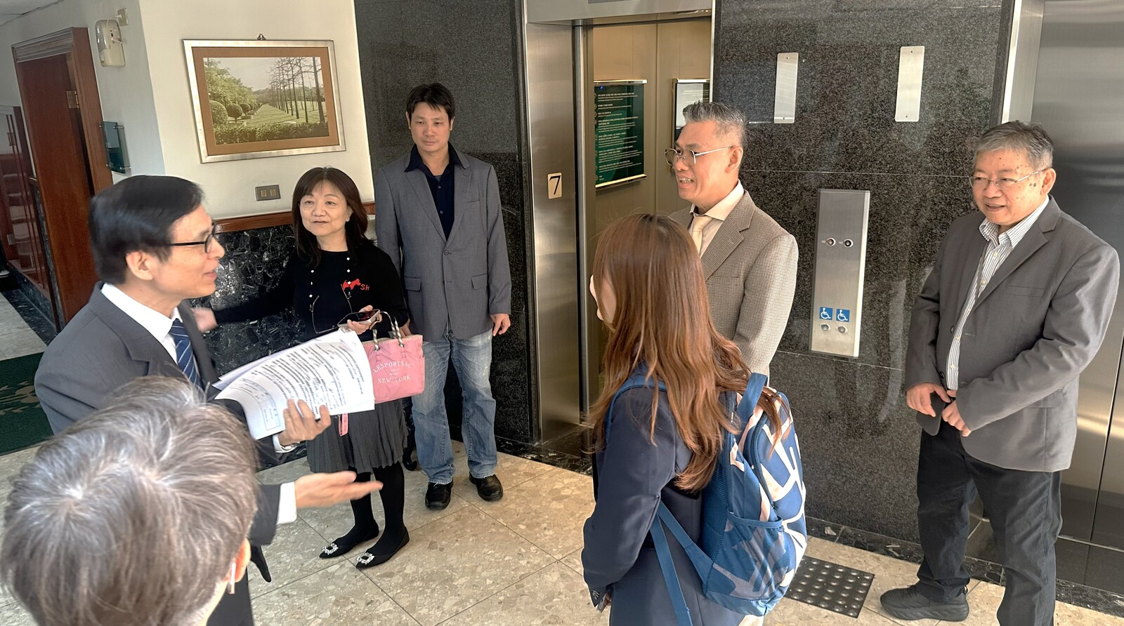 與友校相見歡