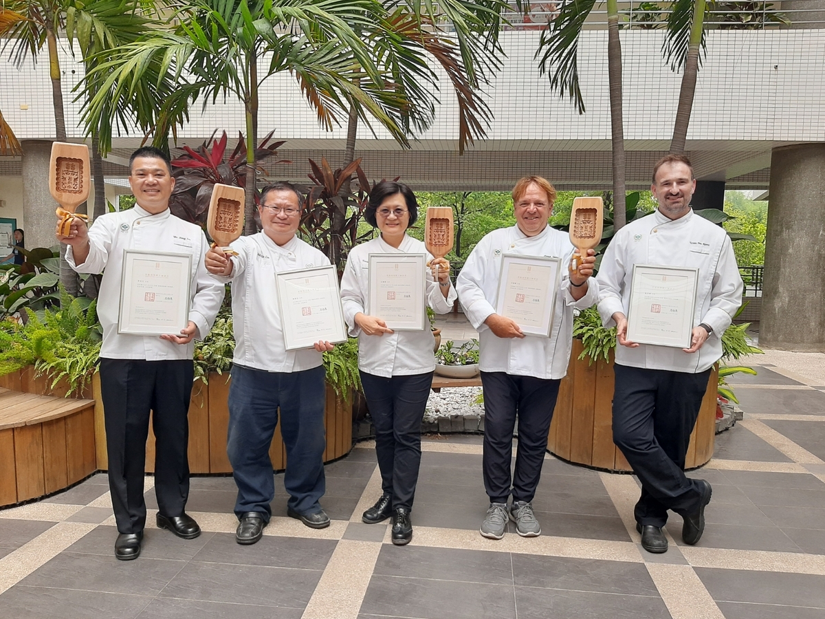 Proud NKUHT Chefs gather for a group photo with their JZN accolades.