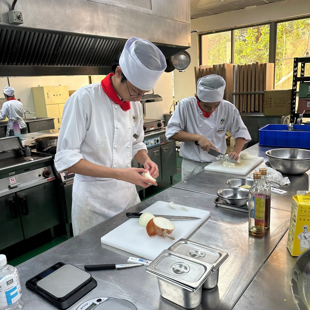 國廚認真的夥伴們-內場