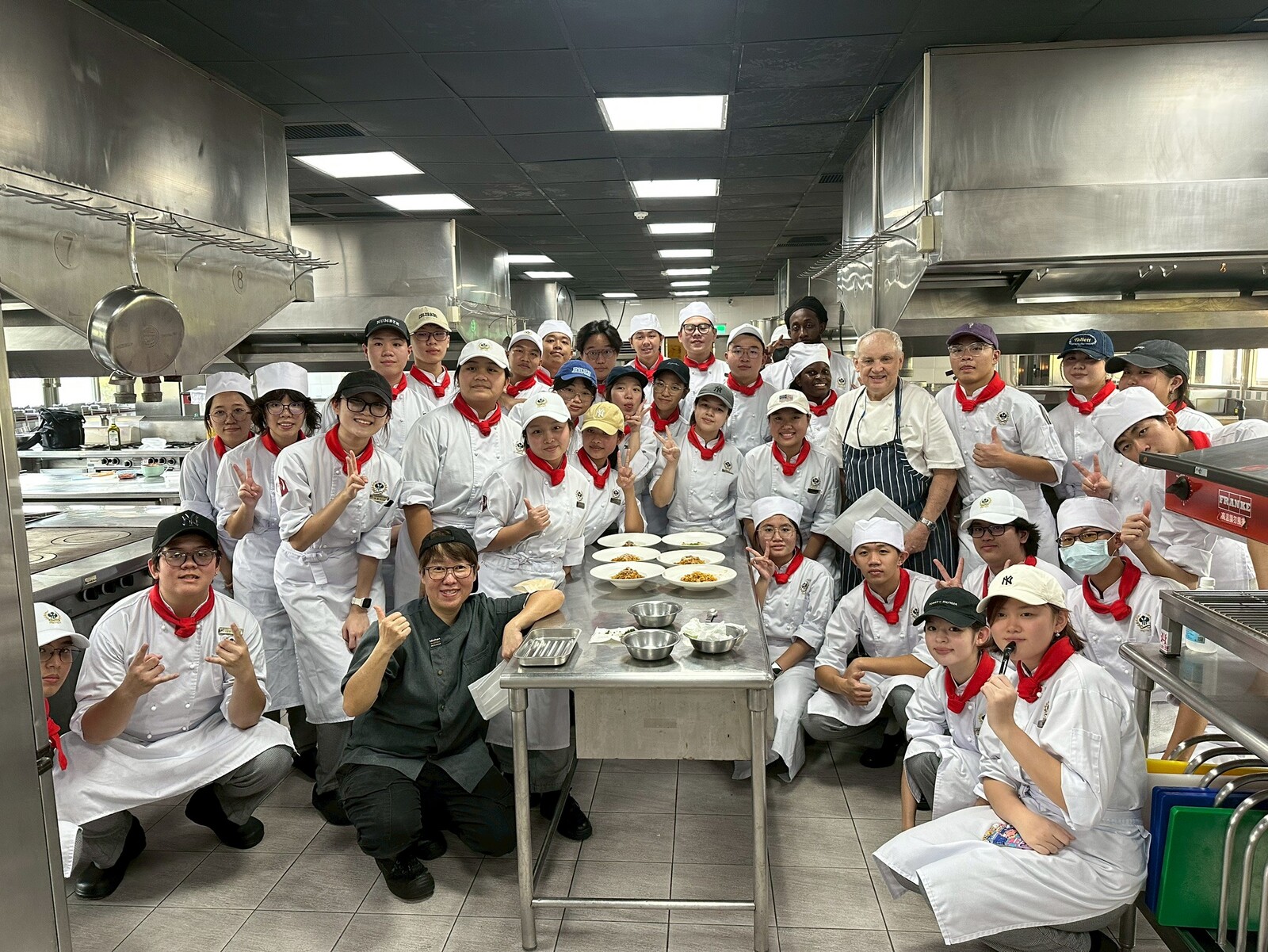 國廚學程 1A 師生團隊