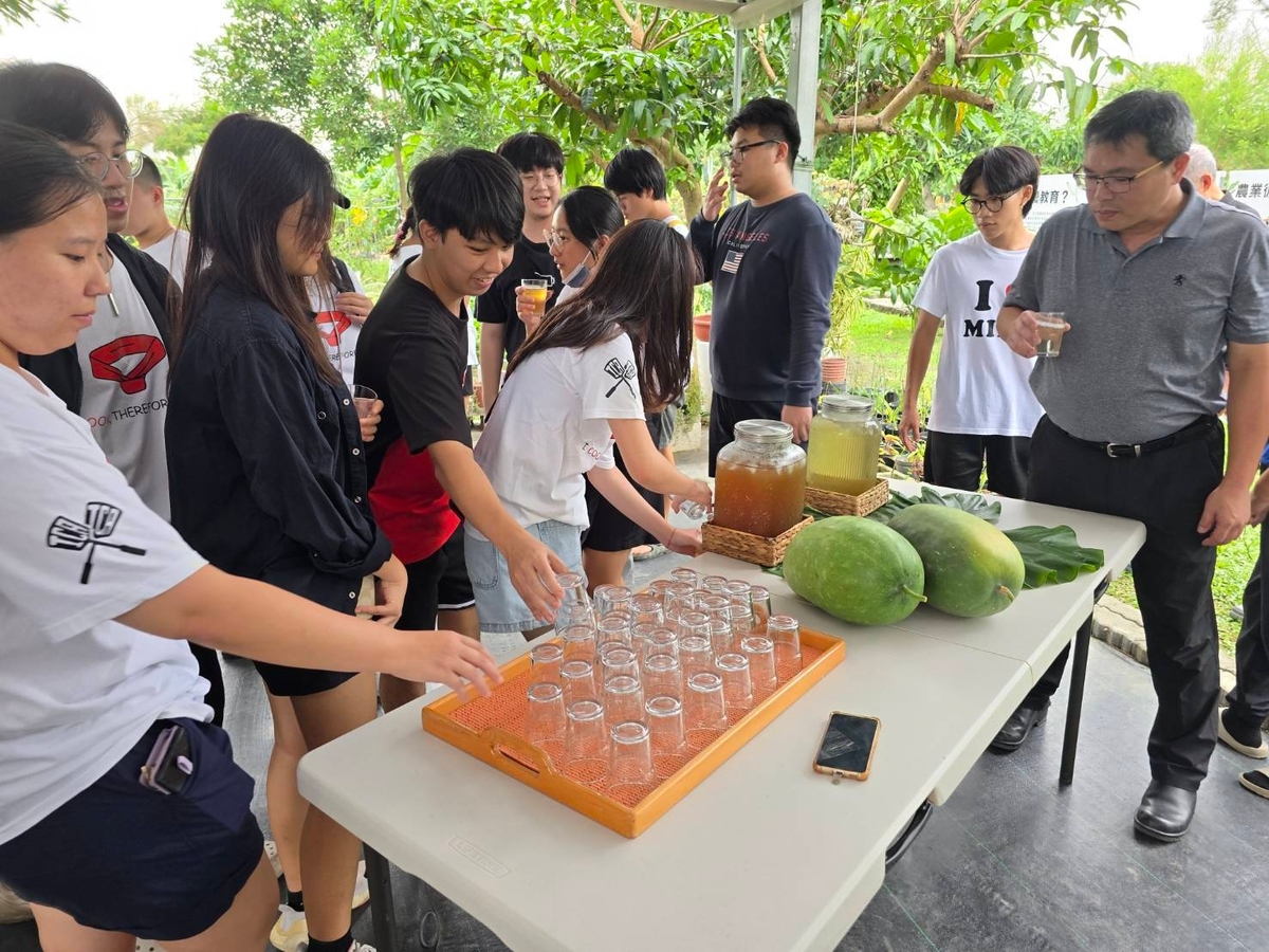 品嚐在地美食